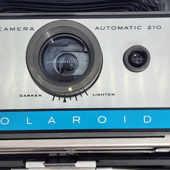 Polaroid Automatic 210 Land Camera With Sylvania Blue Dot Flashbulbs & Manuals - Picture 8 of 12